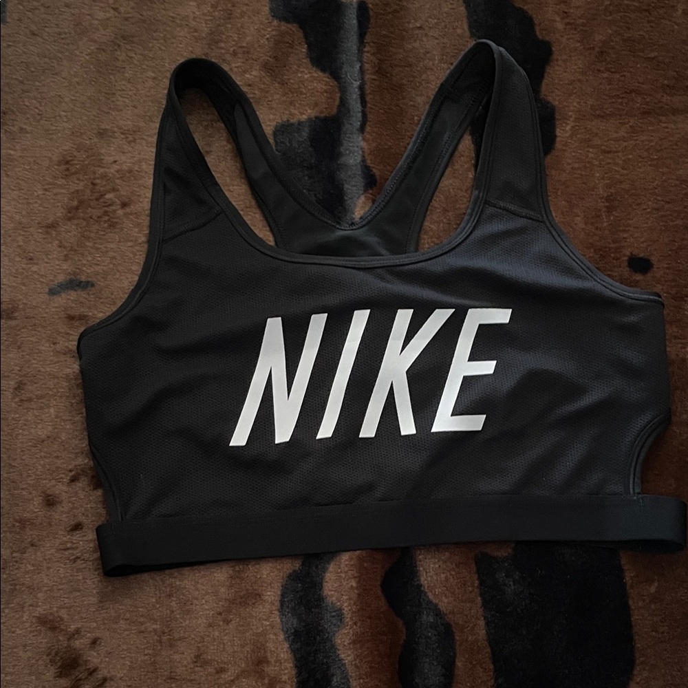 “Nike” Women's Black and White Sports Bra!